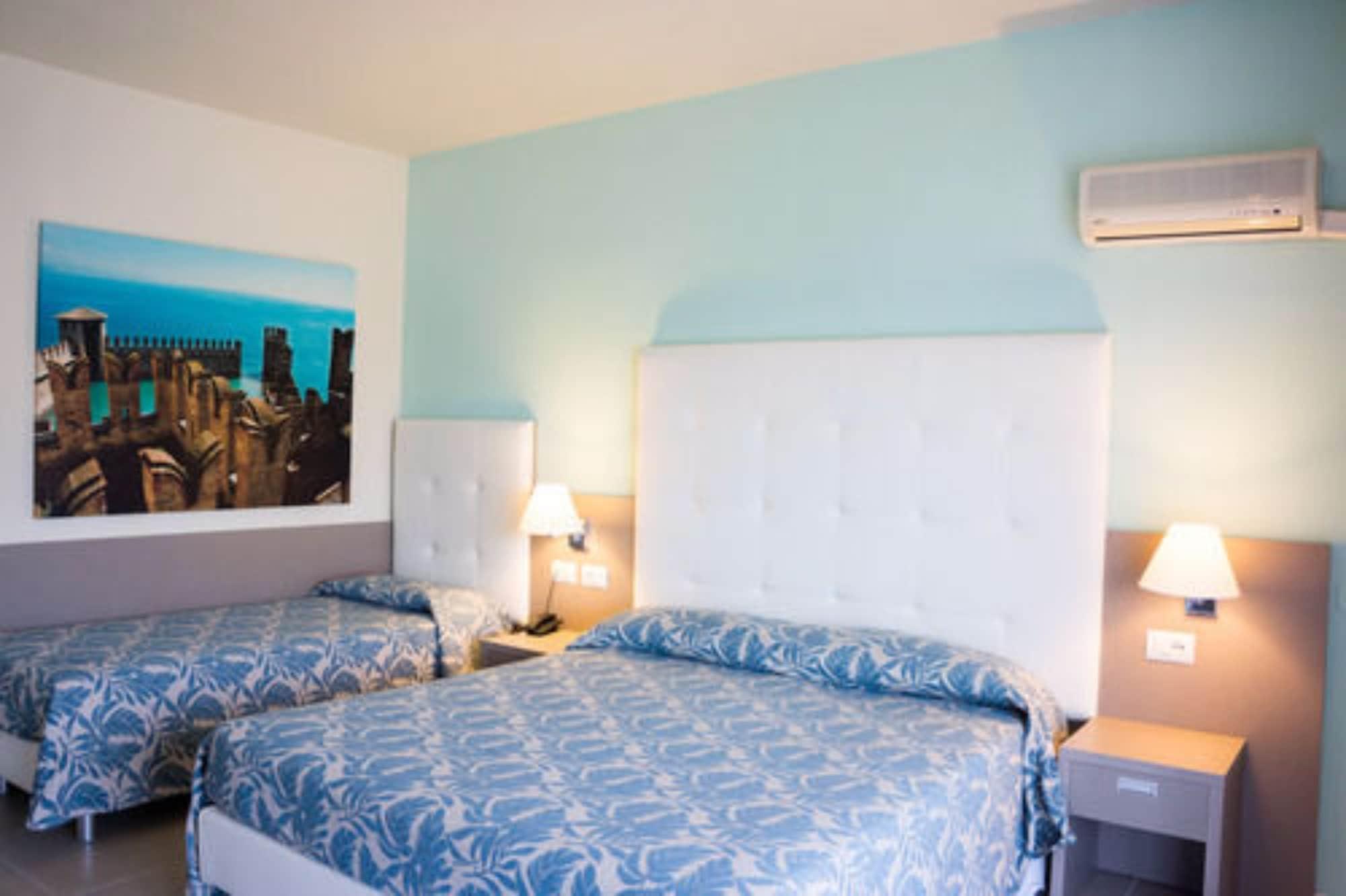 Hotel Residence Holiday Сірміоне Екстер'єр фото