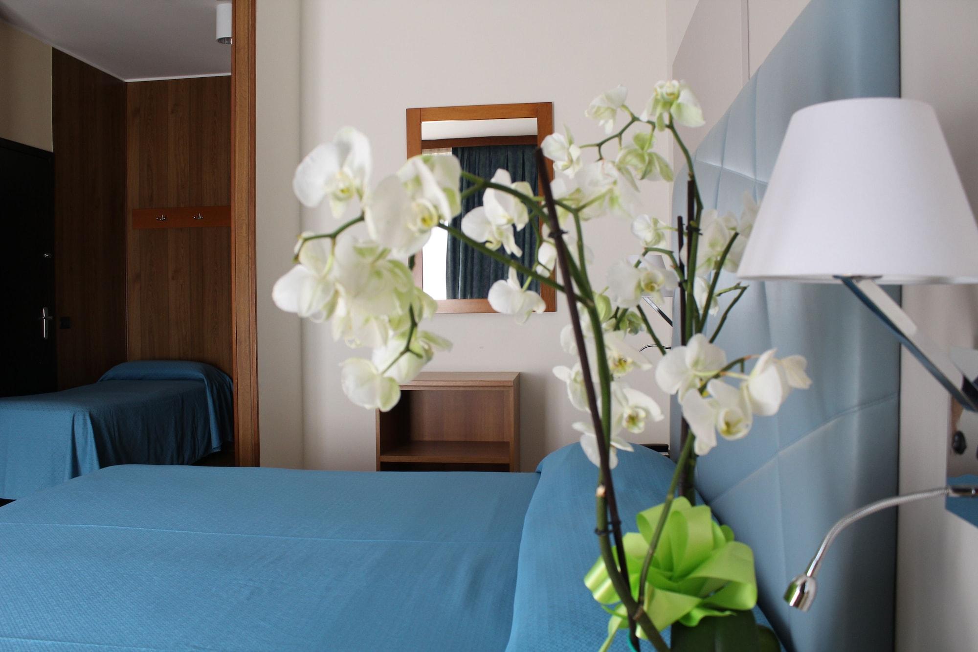 Hotel Residence Holiday Сірміоне Екстер'єр фото