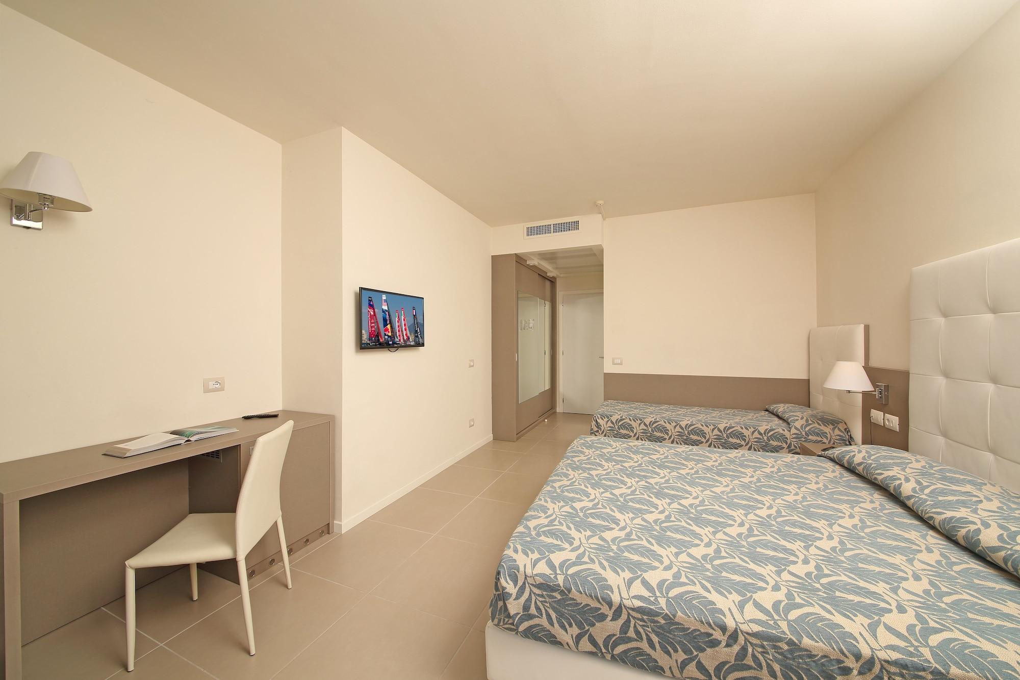Hotel Residence Holiday Сірміоне Екстер'єр фото