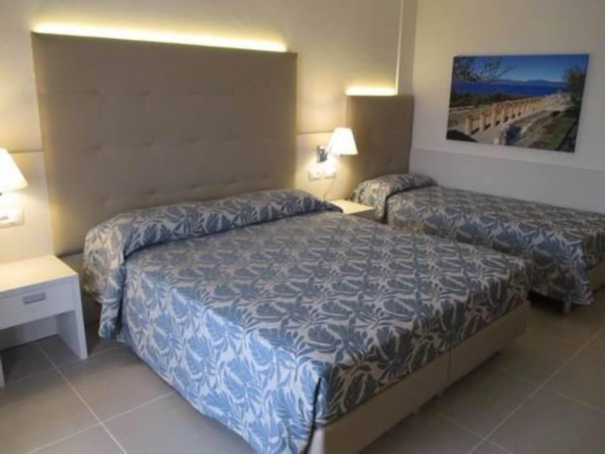 Hotel Residence Holiday Сірміоне Екстер'єр фото