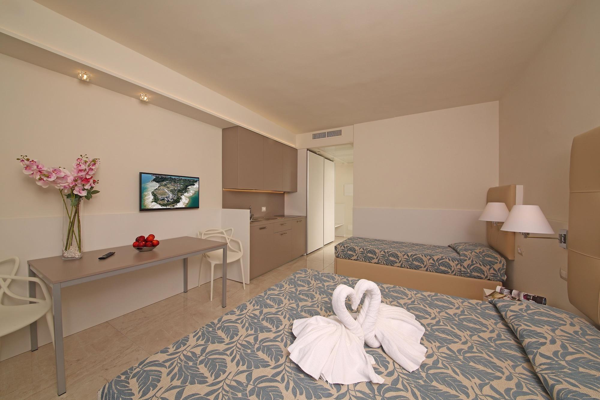 Hotel Residence Holiday Сірміоне Екстер'єр фото