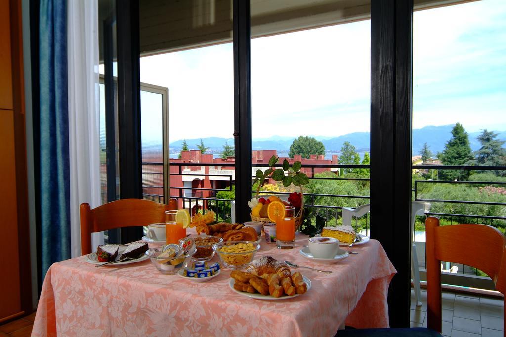 Hotel Residence Holiday Сірміоне Екстер'єр фото