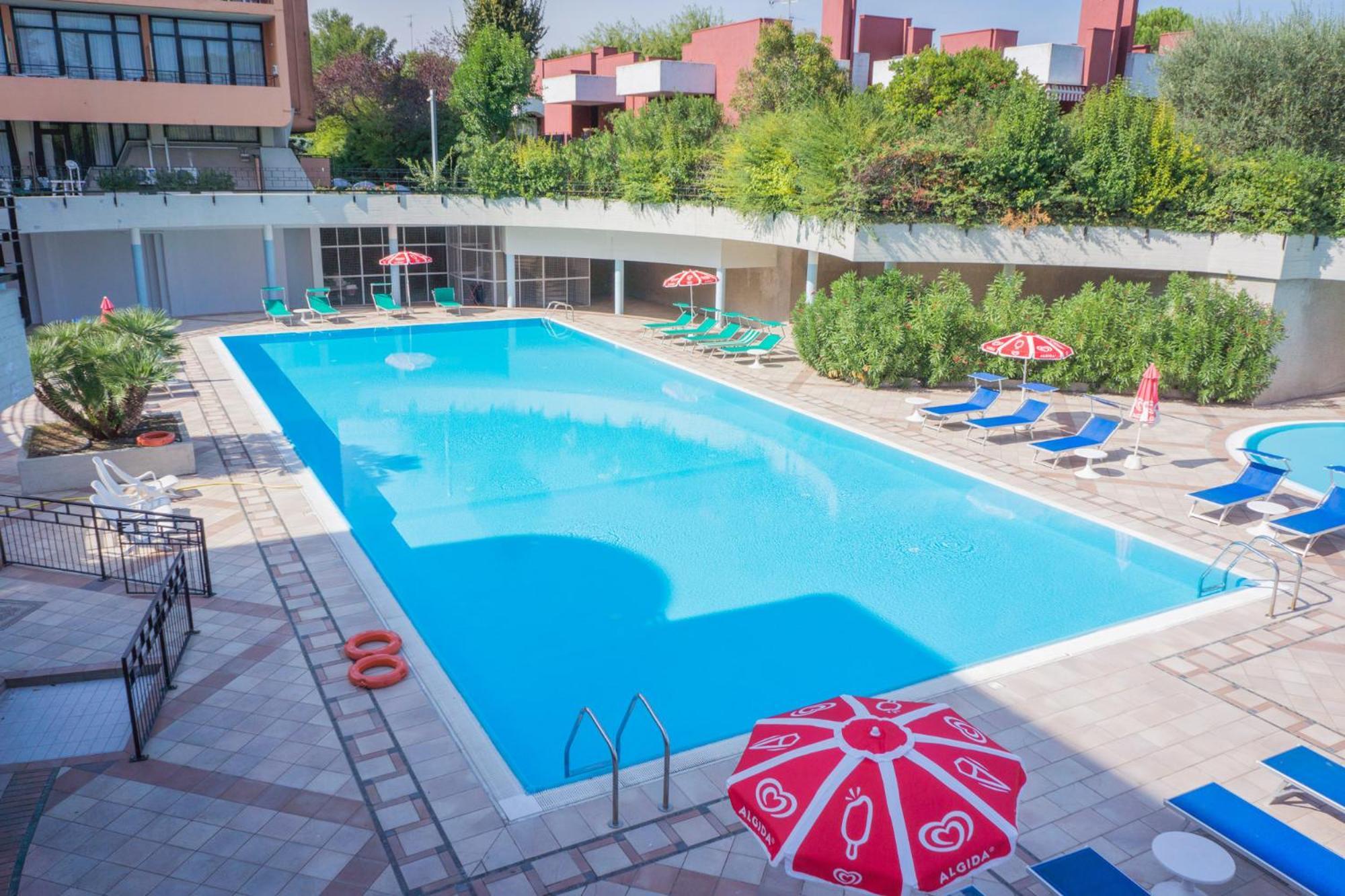 Hotel Residence Holiday Сірміоне Екстер'єр фото