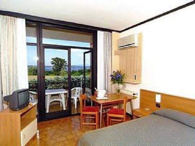 Hotel Residence Holiday Сірміоне Номер фото