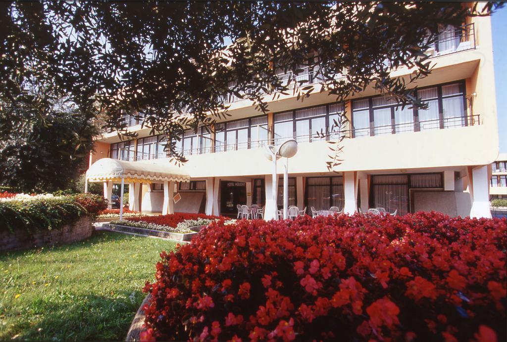 Hotel Residence Holiday Сірміоне Екстер'єр фото