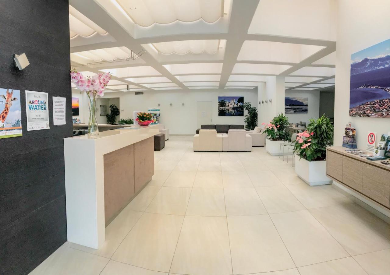 Hotel Residence Holiday Сірміоне Екстер'єр фото